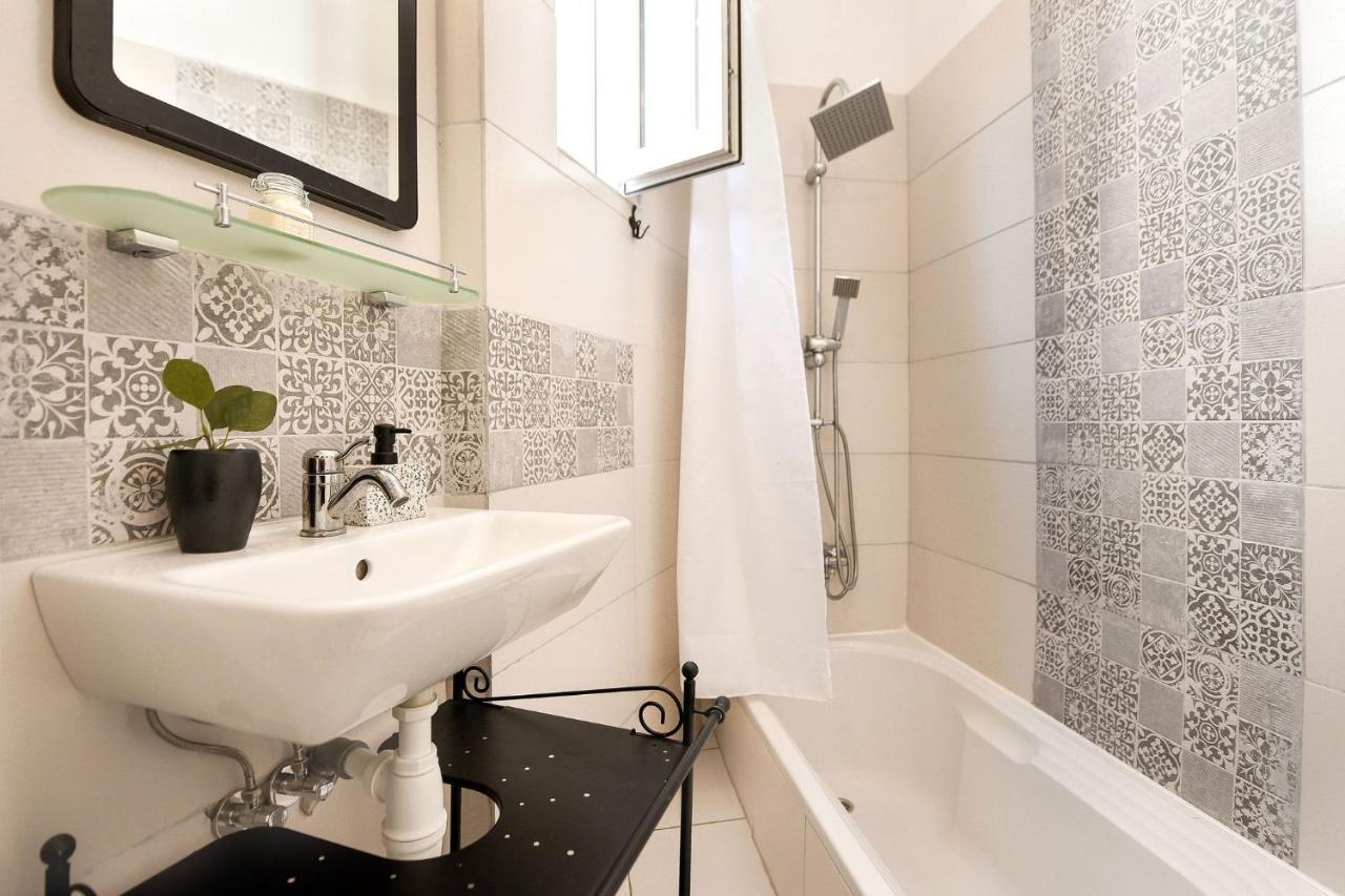 Stylish & Spacious Apartment Near The Old Town - A Touch Of History, A Dash Of Modernity Bukarest Eksteriør billede
