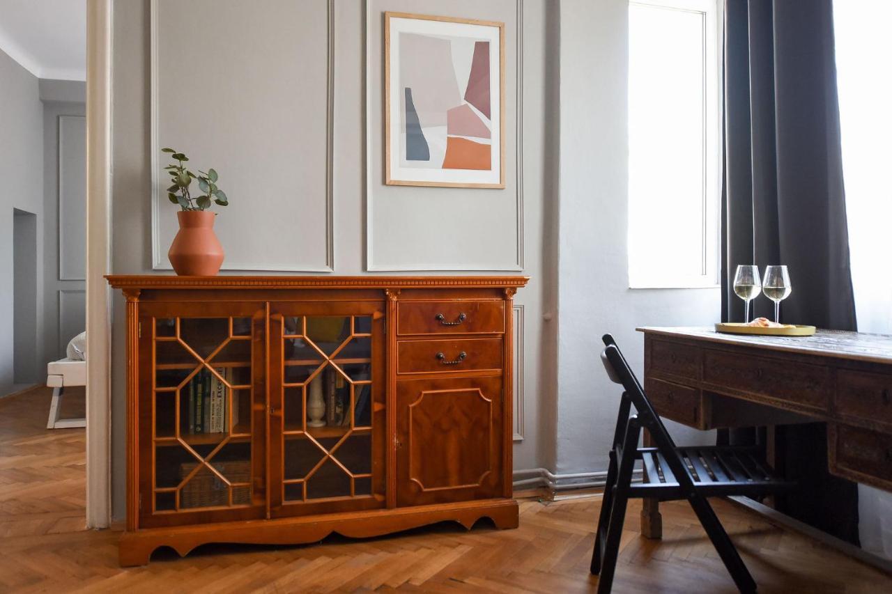 Stylish & Spacious Apartment Near The Old Town - A Touch Of History, A Dash Of Modernity Bukarest Eksteriør billede
