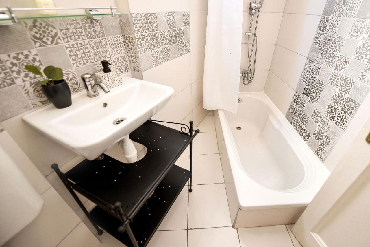 Stylish & Spacious Apartment Near The Old Town - A Touch Of History, A Dash Of Modernity Bukarest Eksteriør billede