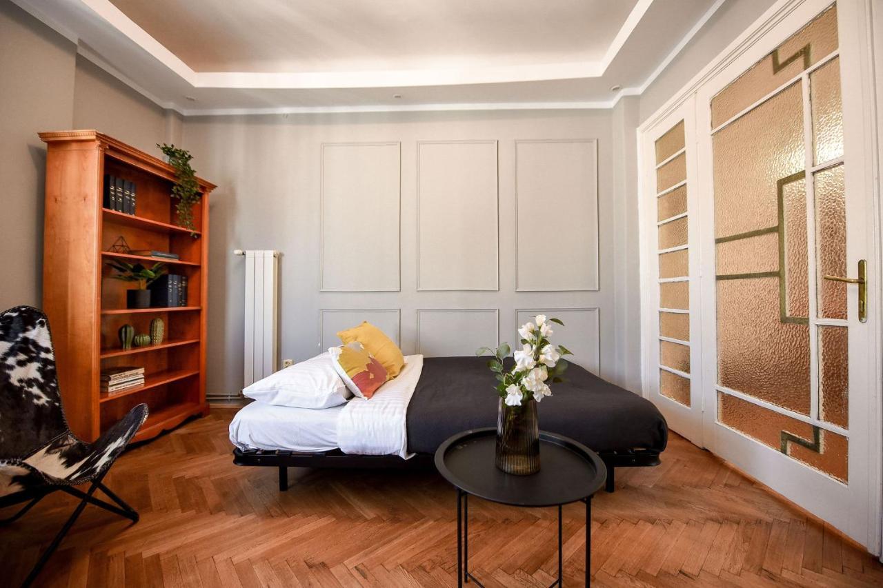 Stylish & Spacious Apartment Near The Old Town - A Touch Of History, A Dash Of Modernity Bukarest Eksteriør billede