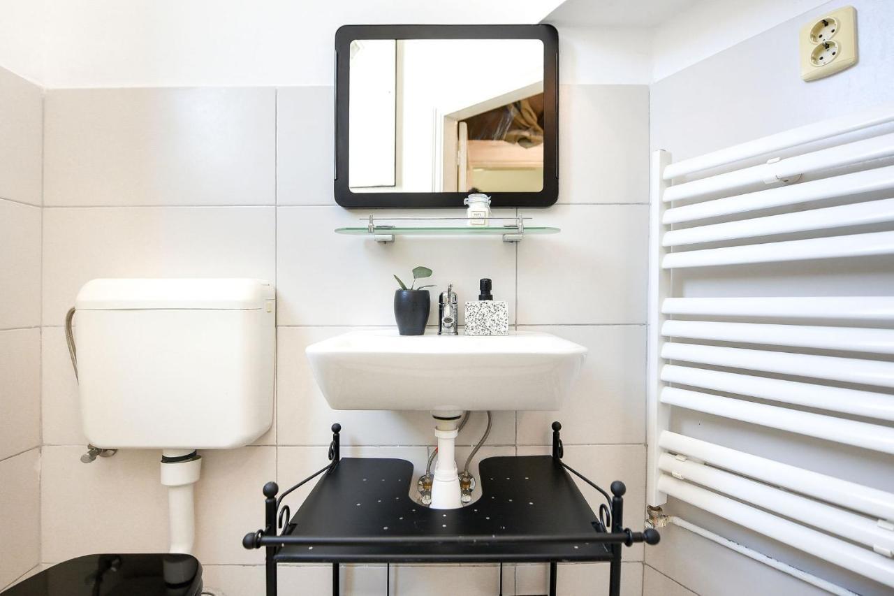Stylish & Spacious Apartment Near The Old Town - A Touch Of History, A Dash Of Modernity Bukarest Eksteriør billede