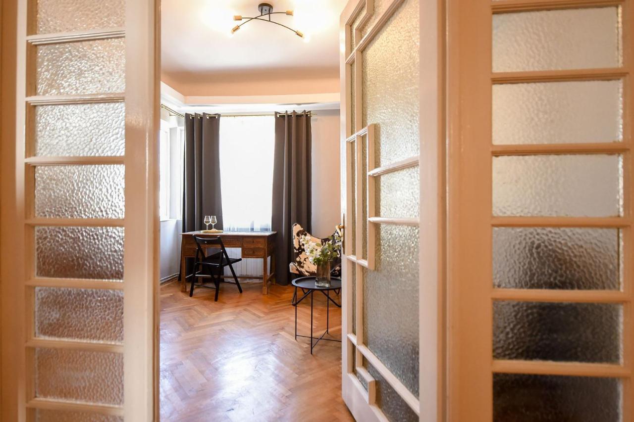 Stylish & Spacious Apartment Near The Old Town - A Touch Of History, A Dash Of Modernity Bukarest Eksteriør billede