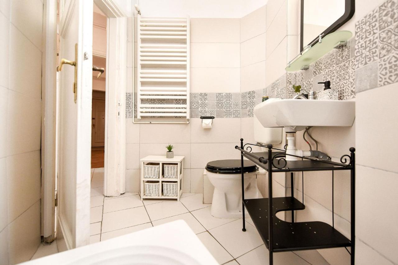 Stylish & Spacious Apartment Near The Old Town - A Touch Of History, A Dash Of Modernity Bukarest Eksteriør billede
