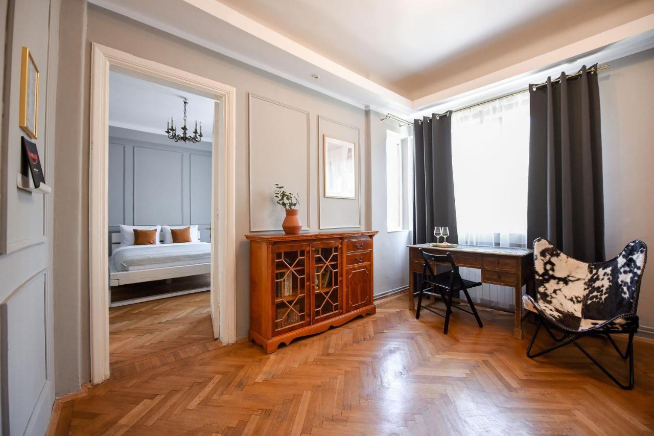 Stylish & Spacious Apartment Near The Old Town - A Touch Of History, A Dash Of Modernity Bukarest Eksteriør billede